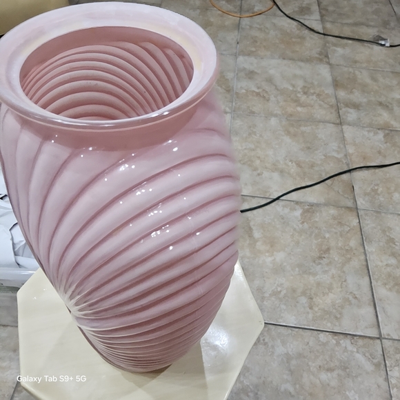 VINTAGE Shell-Inspired Pink Vase - Picture 7 of 8